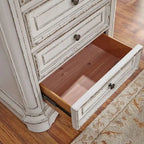 Commode à Lingerie Magnolia Manor en Blanc Antique Écorce Vieillie