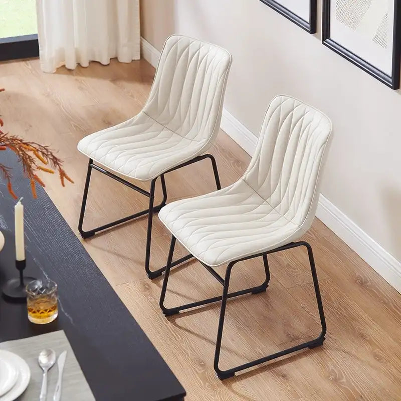 Chaise de salle à manger en similicuir avec surpiqûres géométriques