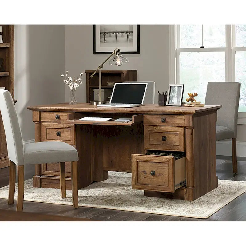 Bureau de direction vintage en chêne avec tablette coulissante pour clavier et tiroirs de classement