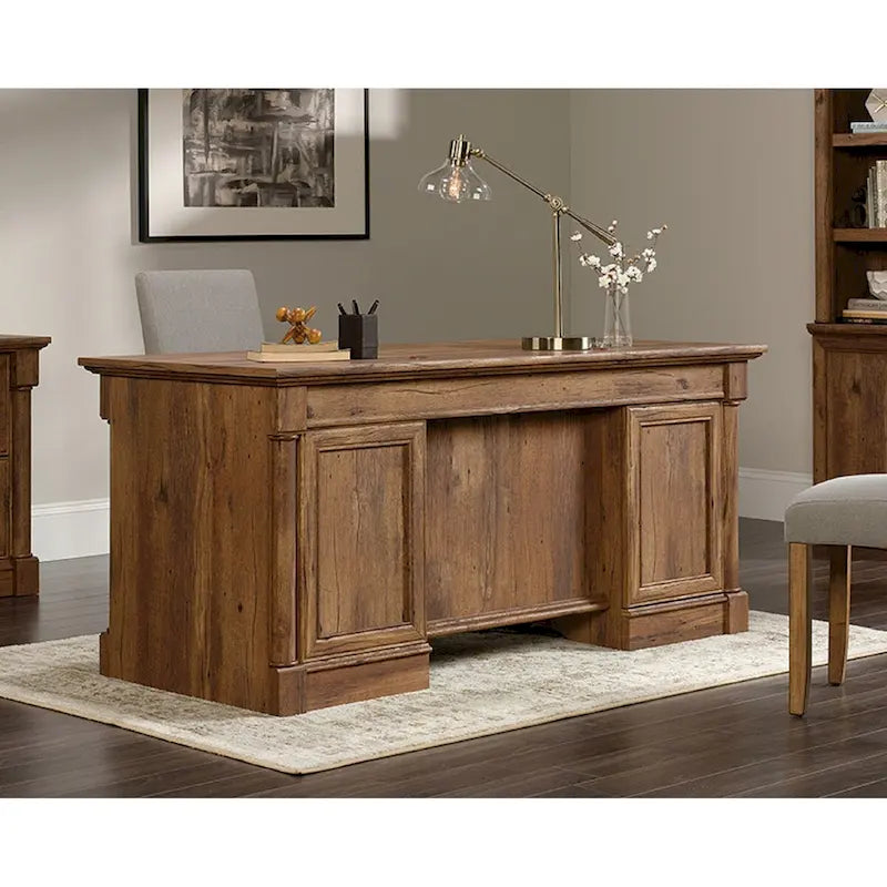 Bureau de direction vintage en chêne avec tablette coulissante pour clavier et tiroirs de classement