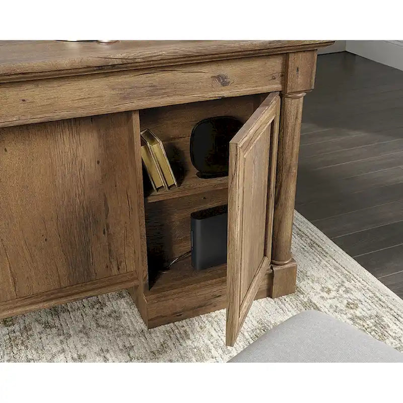 Bureau de direction vintage en chêne avec tablette coulissante pour clavier et tiroirs de classement