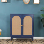 Meuble de rangement bleu avec portes en rotin et étagères réglables
